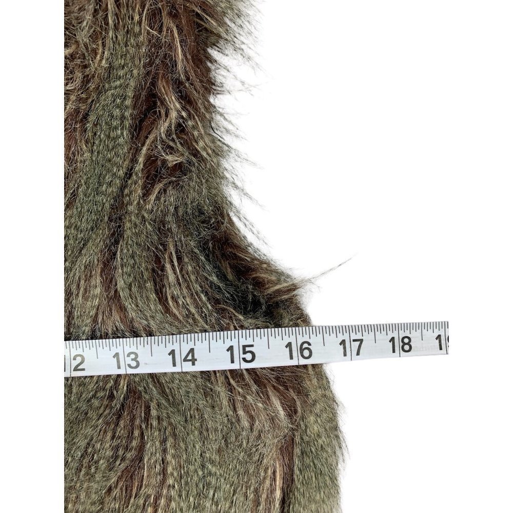 Charlotte Russe Women's Fuzzy Vest - Picture 3 of 4